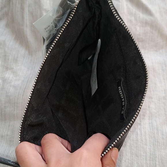 ROOTS SIDE BAG - Picture 3 of 4